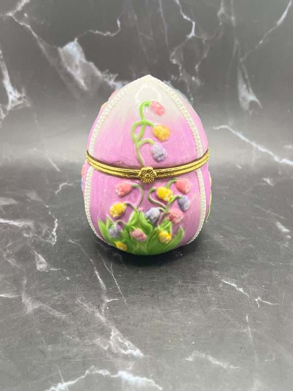Purple Ceramic Easter egg trinket box / jewelry box / home decor / Easter decor / decor