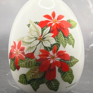 Avon 1987 Winter’s Treasure Egg / Poinsettia / Christmas / Holiday