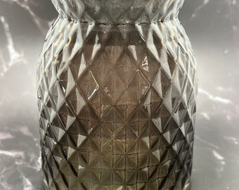 Textured Lattice Flower Vase / Grey / Diamond Pattern