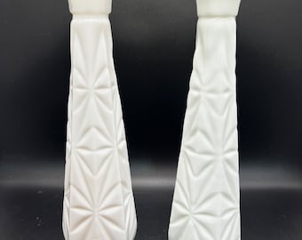 Milk glass bud vases / Anchor Hocking / Starburst pattern / vintage glass / white glass / floral vase / flower vase