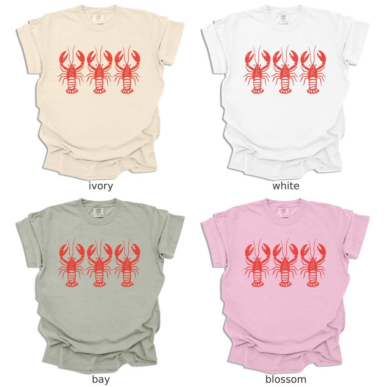 Puede incluir: Cuatro camisetas de diferentes colores: marfil, blanco, bah&iacute;a y flor de melocot&oacute;n. Cada camiseta presenta un gr&aacute;fico rojo de tres langostas.