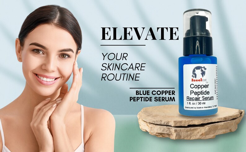 Puede incluir: Una botella de vidrio azul con una tapa de bomba negra y una etiqueta blanca que dice "Lecolcat Copper Peptide Repair Serum 1 fl. oz/30 ml". La botella est&aacute; sobre una roca marr&oacute;n claro.