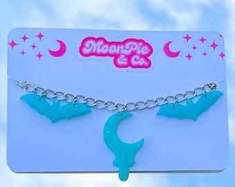 Glittery Bat and Drippy Moon-choker: pastel Goth-kawaiiketting