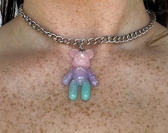 Teddy Bär Choker: Glitzernder Pastell Goth Kawaii Anhänger