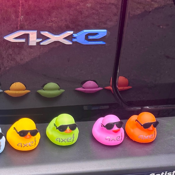 5x Colorful Jeep Wrangler 4xe Ducks