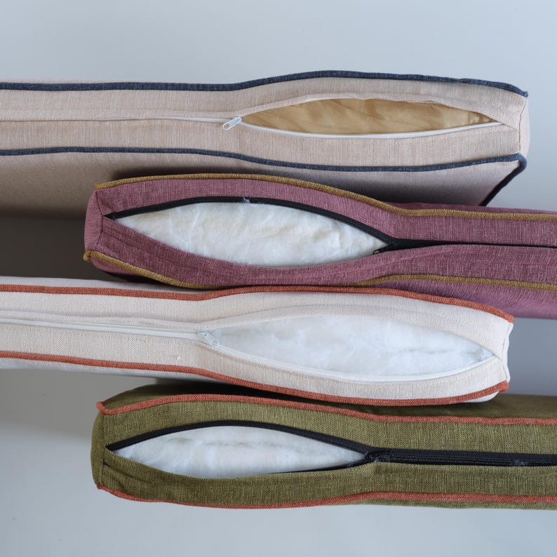 Window bench cushion cover with tailored fit and zipper closure
