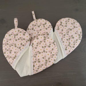 Quilted Heart Oven Mitts: Vintage Lace Cottagecore Hot Pads (Set of 2)