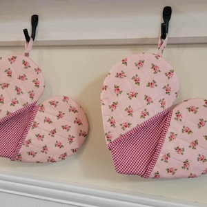 Quilted Heart Oven Mitts Set: Pink Rose And Gingham Hot Pads, Valentine Decor