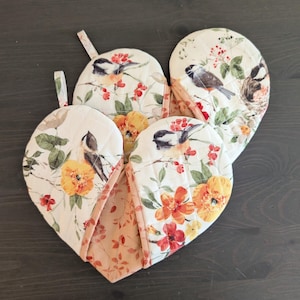Quilted Heart Oven Mitts: Birds and Blooms Potholders, Set of 2