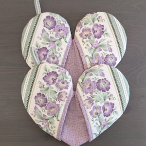 Quilted Heart Oven Mitts: Vintage Floral Hot Pads, Set of 2