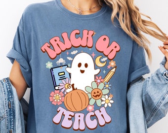先生のハロウィンシャツ、ハロウィンの先生Tシャツ、トリック・オア・ティーチシャツ、不気味な先生Tシャツ、幽霊の先生の読書シャツ、不気味な季節