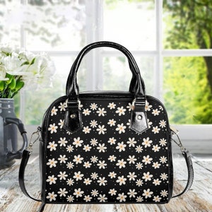 Daisy Print Faux Leather Handbag, White Daisy Bag, white Daisy Purse, Ladies Vegan Handbag, Gift for Gardener, Spring Handbag. Gift for her