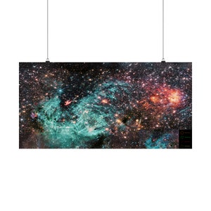 Erstaunliche Sternentstehungsregion Sagittarius C mit Kartenlegende vom James Webb Space Teleskope