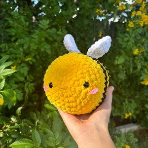 Crochet Jumbo Amigirumi Bee Plushie Cute Bumblebee