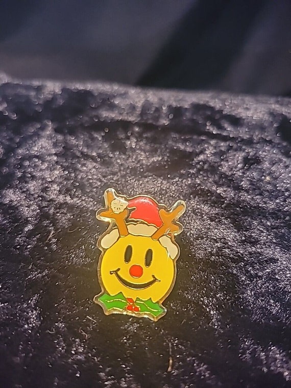 Vintage Happy Face Pin Brooch Santa Deer Antlers H