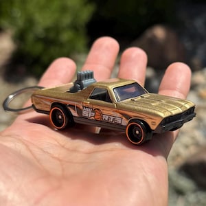 1968 Chevy El Camino Keychain, Gold 1968 Chevy El Camino GRT27 Keyring, Old Vintage ElCamino Charms, Basketball Car Gift
