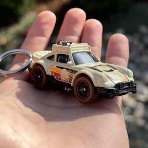 Porsche 911 (930) Dakar Tan Keychain Keyring Accessories Mini Off-Road Car Charm