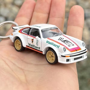Vaillant Porsche 934 Keychain, White 911 RSR Keyring