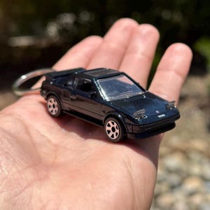 Portachiavi Toyota MR2, portachiavi Toyota MR2 nero, ciondoli per auto in miniatura, portachiavi con fari a scomparsa blu navy scuro