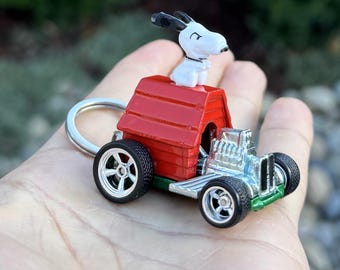 Hot Wheels Snoopy Keychain, Charlie Brown Peanuts TV Show Keyring