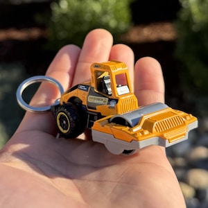 Construction Steam Roller Mini Keychain Keyring Accessories Novelty Car Charm