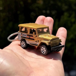 Toyota Land Cruiser Keychain, Toyota Land Cruiser FJ40 Keyring, Bronze FJ 40 Toyota Land Cruiser Charms, Brown Vintage Car Charms