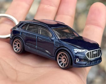 Brelok do kluczy Audi e-tron SUV w kolorze granatowym, akcesoria do mini SUV-a