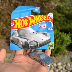 Porsche 911 Keychain: Silver Carrera Keyring