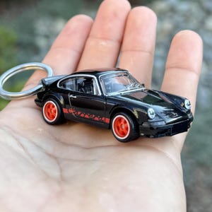 Porsche 911 Carrera RS 2.7 Keychain: Black & Red Classic Car Charm
