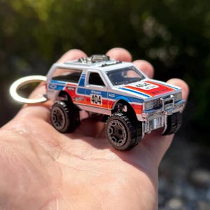 Chevy Blazer K5 Keychain, Chevrolet White S10 1984 Blazer Keyring, 1980s Cute 4x4 Car Charms