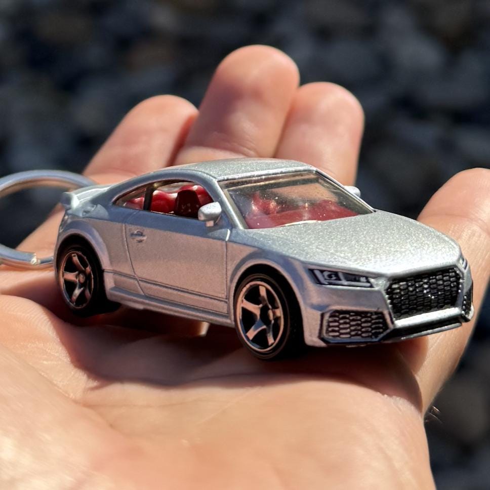 アウディ TT RS クーペ キーチェーン シルバー カーキーリング 自動車