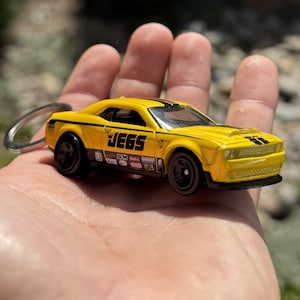 Dodge Challenger SRT Demon Keychain, Yellow Scale Car Charm