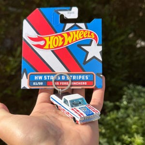 Ford Ranchero Keychain, 1960s Ford Vintage Truck Keyring, Ford USA Accessories, White Ford Ranchero Charms
