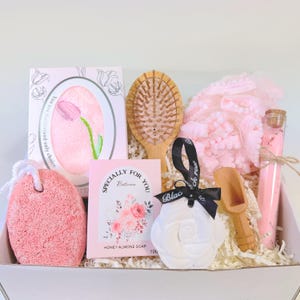 Spa Gift Box for Women, Self Care Gift Set for Mom, Relaxation and Pampering, Cozy Bath and Spa Essentials, Luxury Gift Basket for Her