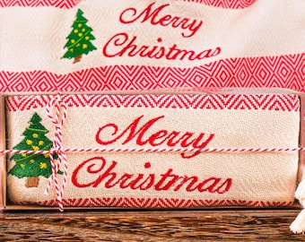 Personalized Christmas Hand Towel Favor, Customizable Merry Christmas Towels, Xmas Gifts, Unique Holiday Wedding Favors, Bridesmaid Gifts