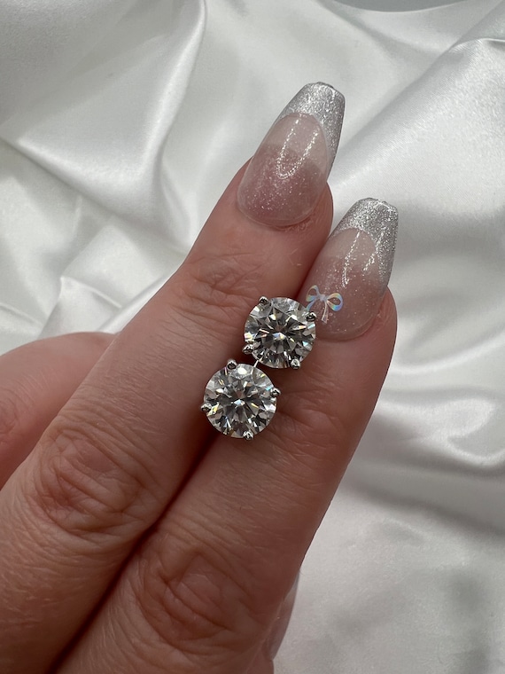 5ct each / 10ct total weight round moissanite earrings