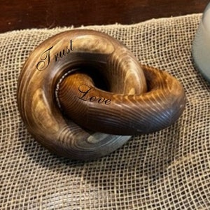 Nudo de madera grabado personalizado, regalos de aniversario para él, regalo de boda para ella, regalo de quinto aniversario para parejas, arte para mesa de centro.
