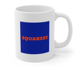 Puede incluir: Taza de cerámica blanca con un cuadrado azul y la palabra "SQUAREST" en letras naranjas.