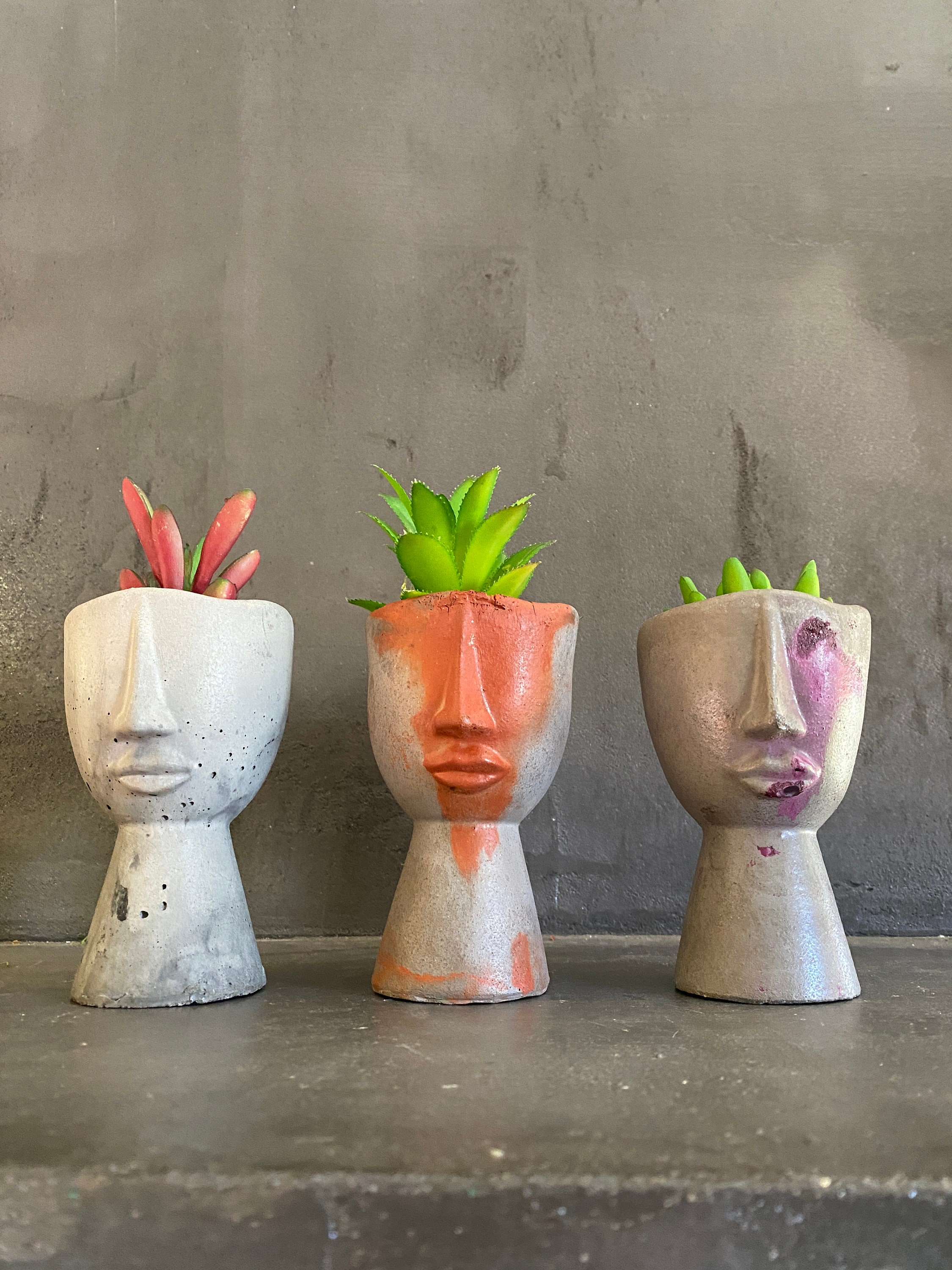 Vaso con testa / Vasi / Fioriere / Ceramica in cemento fatta a mano / Vasi in cemento / Vaso con testa in cemento / Decorazioni per la casa / Vasi e f
