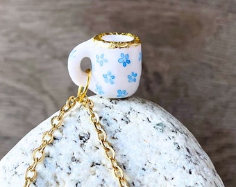 Collar de encanto de taza hecho a mano / colgante de taza de té en miniatura / joyería peculiar / regalo único para los amantes del té / collar de acero inoxidable para los amantes del café