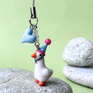 Dije de teléfono de ganso hecho a mano con colgante de corazón / llavero de pato de cumpleaños / lindo llavero kawaii / regalo para amantes de los animales de granja / correa para Airpods Y2K