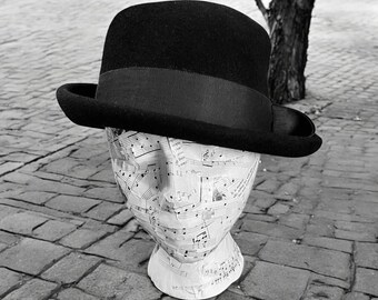 Asymmetrical Black Wool Velvet Hat With Silk Pleated Hat  display picture 1