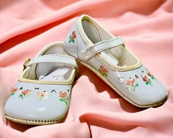 White Patent Leather 1960's Vintage Baby Shoes w. Hand Painted Details -Size 1