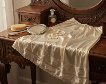 Vintage Antron III Nylon Half Slip-Cream Lace-Side Slit-Medium-Bridal-70s-Retro