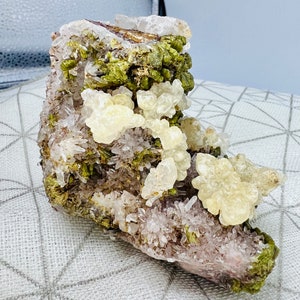 Quartz and Calcite in Epidote