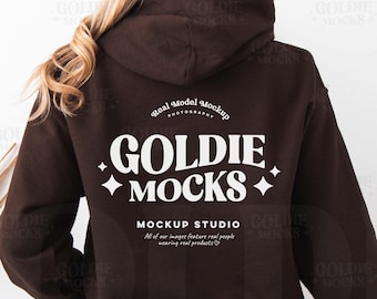 Gildan 18500 Dunkle Schokolade Hoodie Zurück Mockup | Rückansicht G185 Braun Kapuzen Sweatshirt Mockup | Echtes Modell Mock | Neutrale minimale Ästhetik