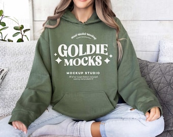 Modelo de moletom verde militar Gildan 18500 | Maquete de moletom com capuz G185 | Modelo | Gildan 18500 Moletom Com Capuz | Simulação básica com capuz verde militar