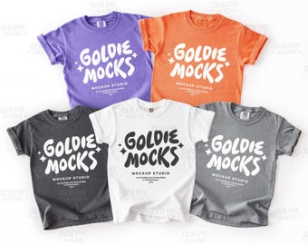 Mockup de grupo de camisetas Comfort Colors C9018 | Mockup de camiseta infantil cinza e violeta 9018 | Mockup de várias camisetas infantis modernas para o Halloween