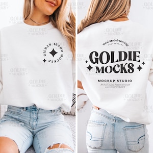 Könnte beinhalten: Weißer Crewneck-Sweatshirt-Mockup mit einer schwarzen Grafik auf der Vorderseite, die "GILDAN 18500 MOCKUP" sagt, und einer schwarzen Grafik auf der Rückseite, die "Real Model Mockup Photography Goldie Mocks Mockup Studio All of our images feature real people wearing real products" sagt.