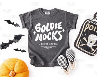 Comfort Colors C9018 Pepper-t-shirtmodel | 9018 grijs jeugd-T-shirtmodel | Mock-up met echt product | Leuk trendy Halloween-herfstshirt voor kinderen